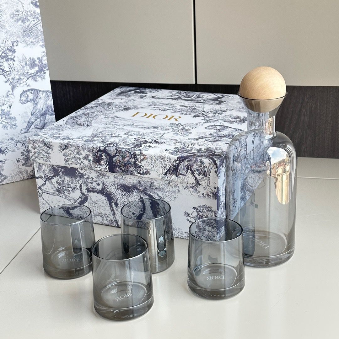 Dior jug with four glasses